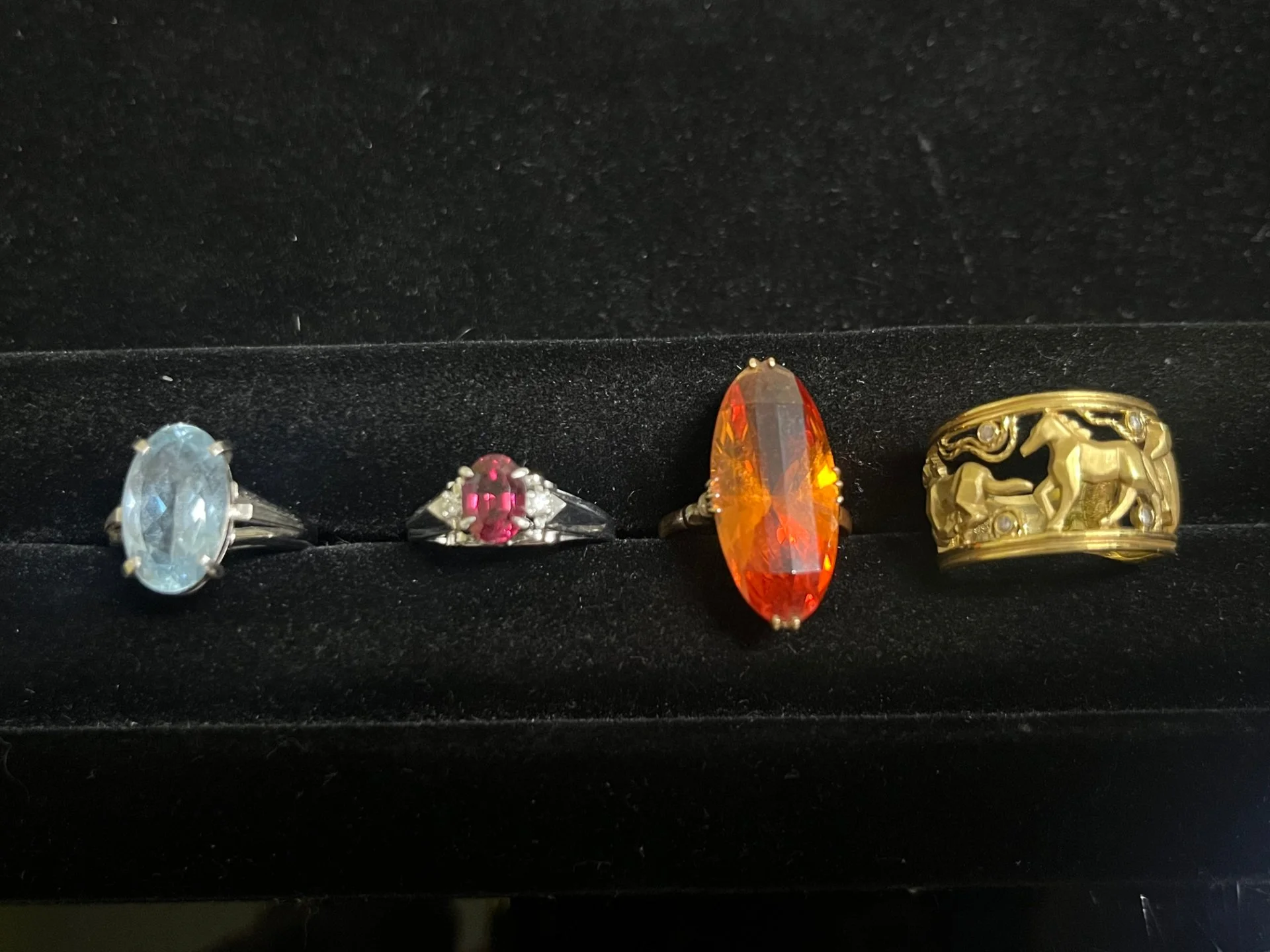 指輪などの貴金属